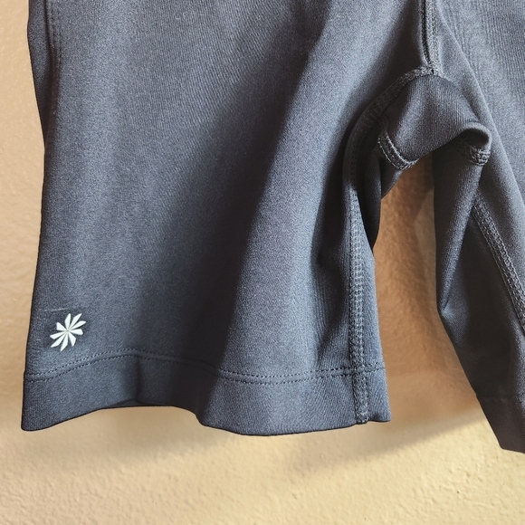 Athleta Womens Black Low Rise Biker Shorts w/Stash Pockets/Style# 683775-Size M - Picture 2 of 10
